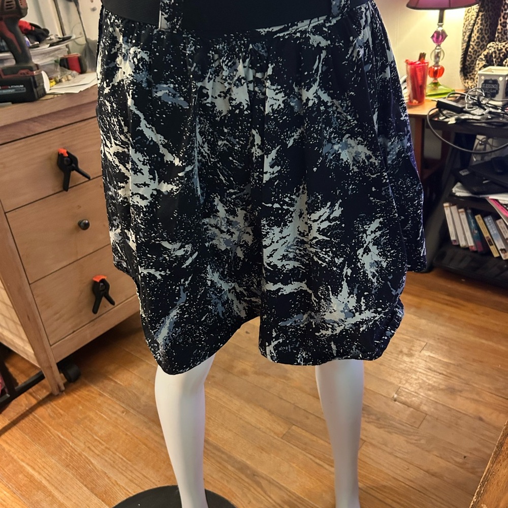 Twentyone Black and White Patterned skirt